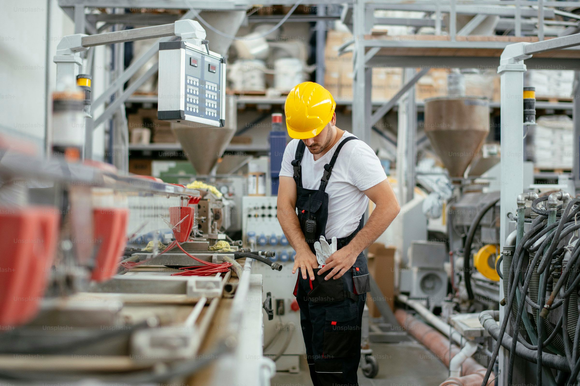 Downtime tracking software: the 8 reason codes that actually drive OEE