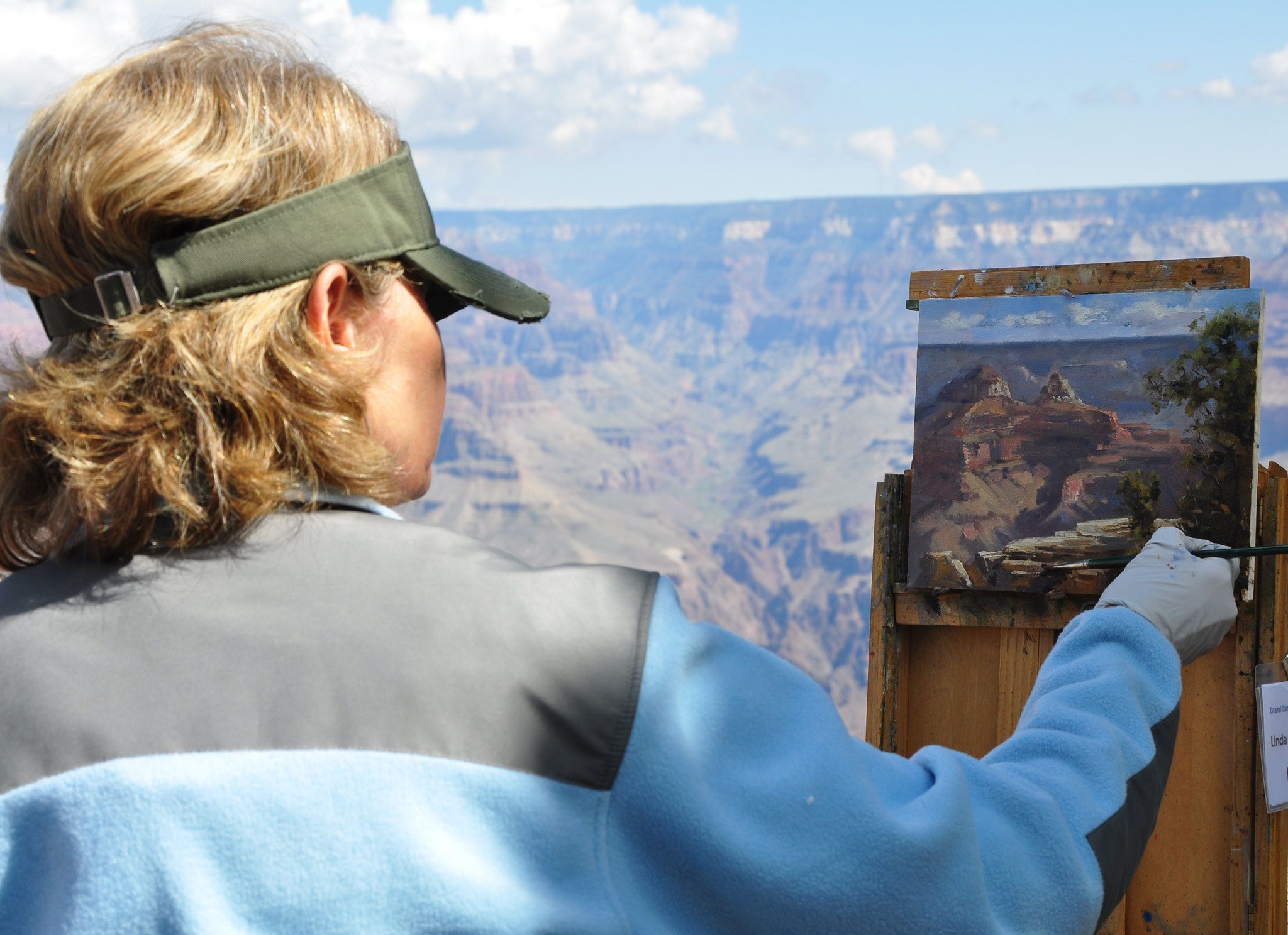 Artist Linda Glover Gooch painting outdoors during the Grand Canyon Celebration of Art