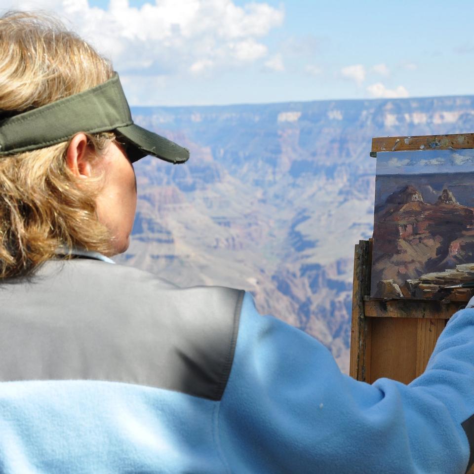 Artist Linda Glover Gooch painting outdoors during the Grand Canyon Celebration of Art