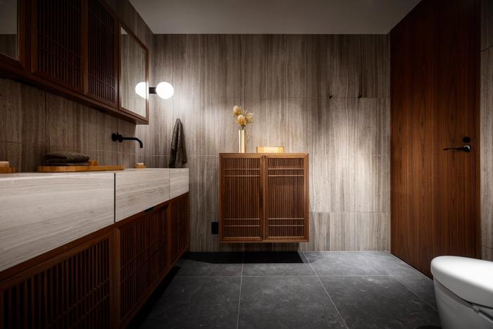 Master Bathroom design by OEO Studio at Opus Arisugawa apartment in Tokyo
