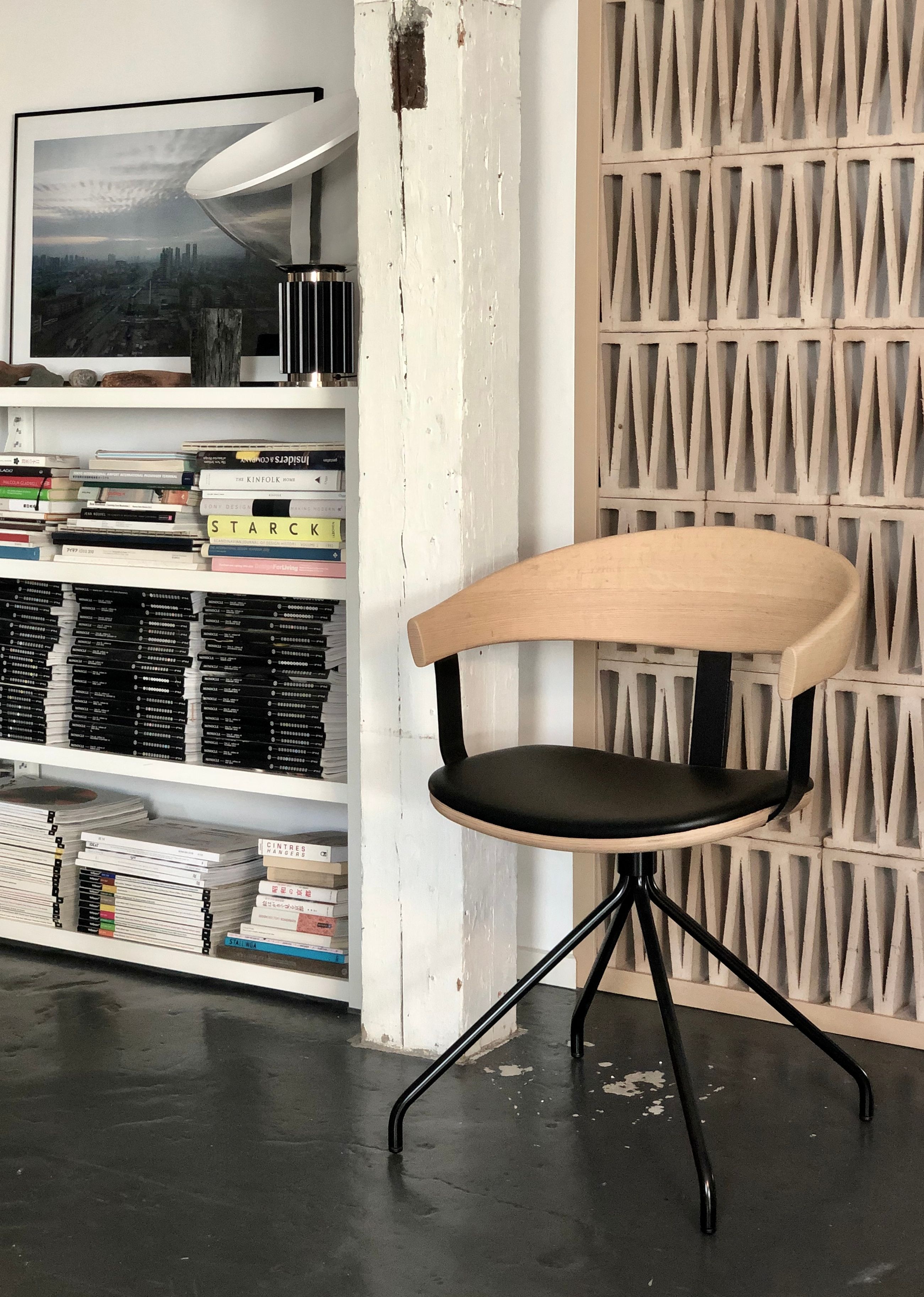 Essens Chair & Simple Desk, HBF