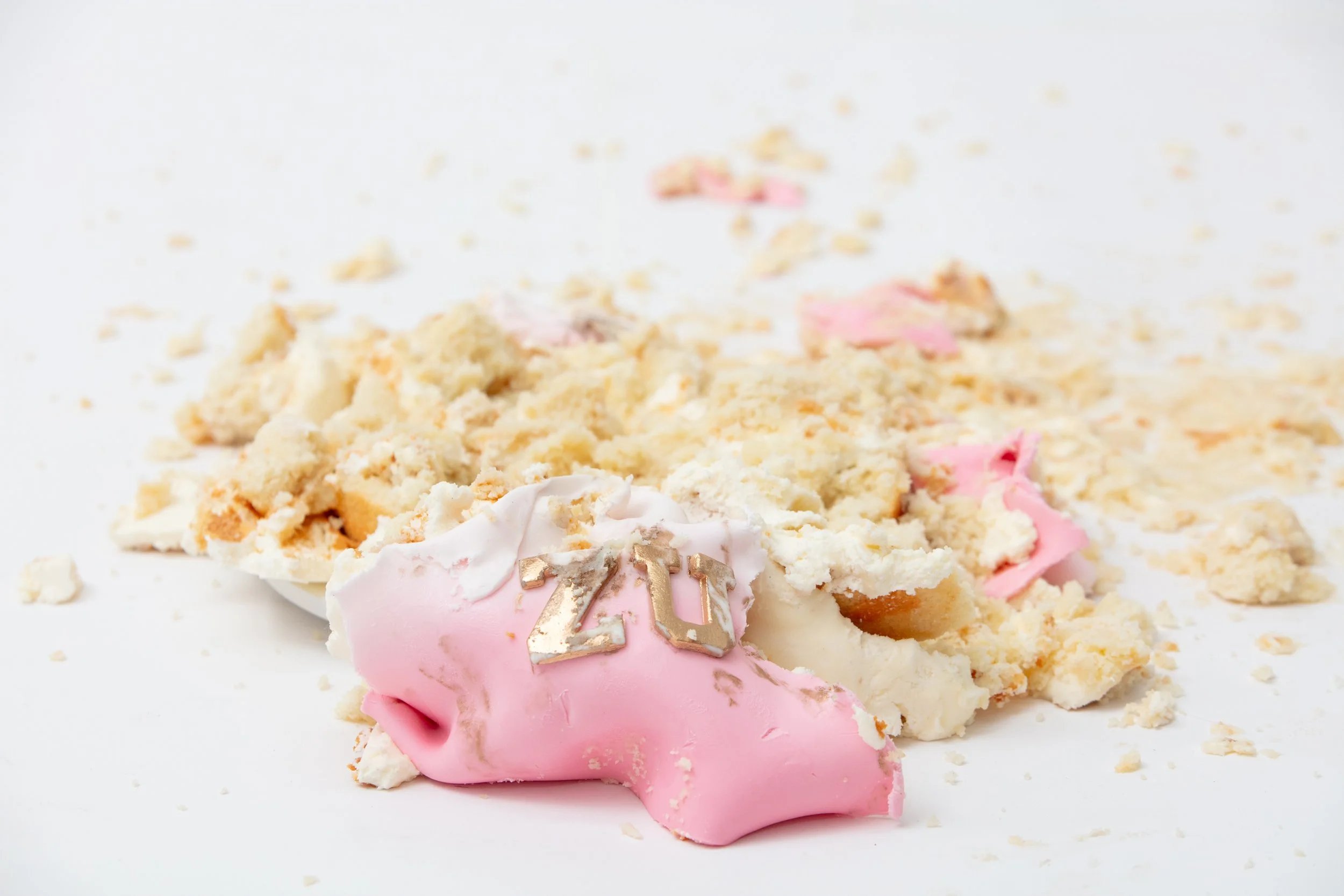 CAKE SMASH PHOTOSHOOT