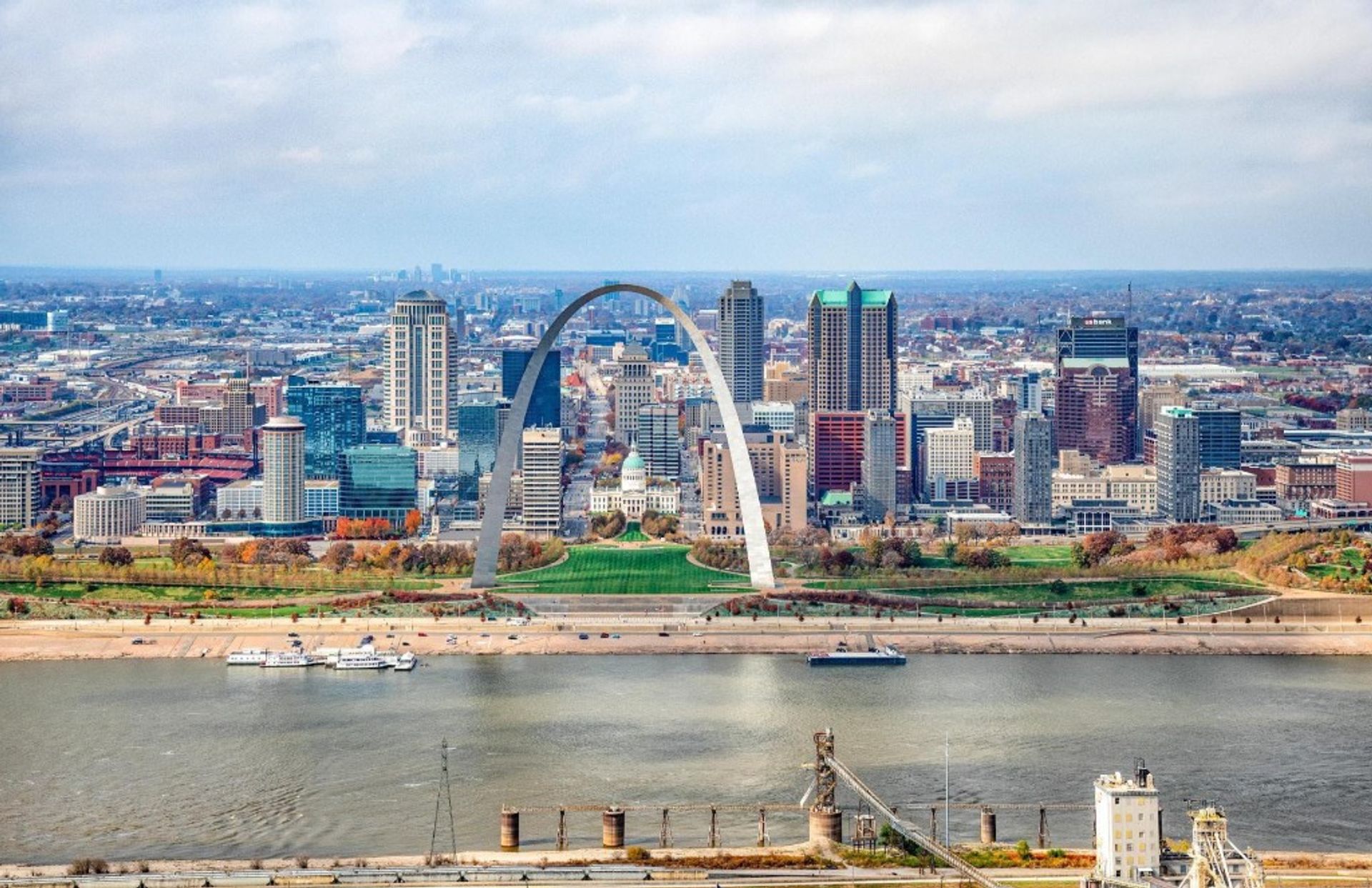 St. Louis Missouri skyline with the Gateway Arch across the Mississippi River