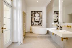 Missing alternative text