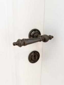 Missing alternative text