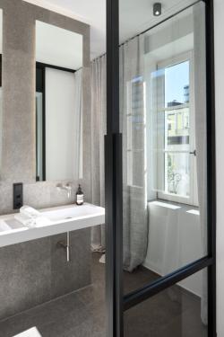 Missing alternative text