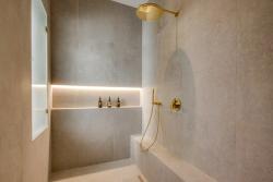 Missing alternative text