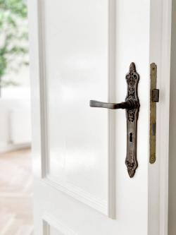 Missing alternative text