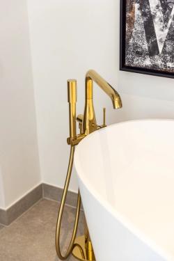 Missing alternative text