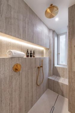 Missing alternative text