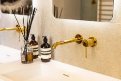 Missing alternative text