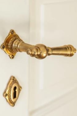 Missing alternative text