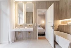 Missing alternative text