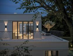 Missing alternative text