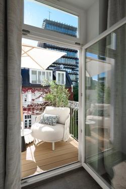 Missing alternative text