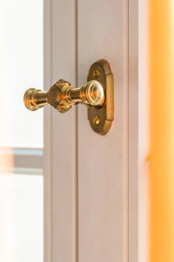 Missing alternative text