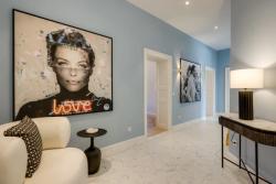 Missing alternative text