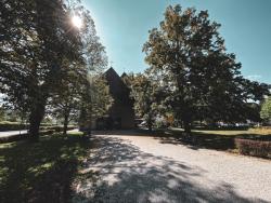 Missing alternative text