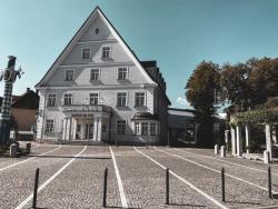 Missing alternative text