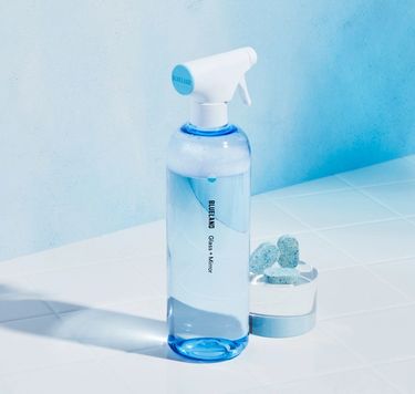 Blueland Glass + Mirror Starter Set: 1 refillable cleaning bottle 3 tablets