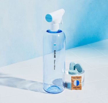 Blueland Glass + Mirror Starter Set: 1 refillable cleaning bottle 3 tablets