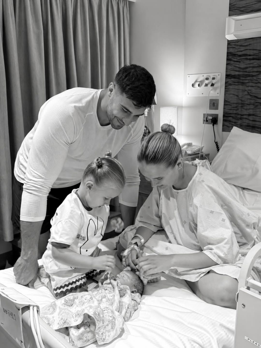 Molly-Mae Hague: …. and then there were 4.🤍
