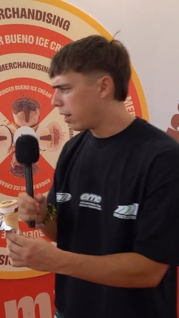 Juan Beato: Yo Juan en el stand de @kinderbueno_es helados en Cruïlla