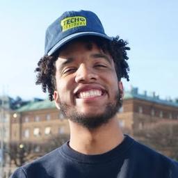 Carter Smith, US-based tech creator whose Instagram Reels average 484,106 views against 1,094,871 followers