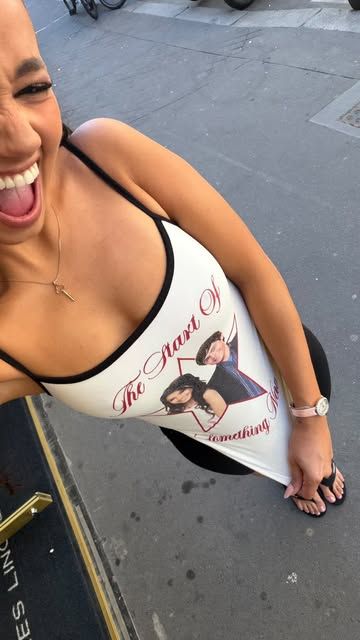 Lena Mahfouf: suivez votre Mère Mahfouf sur une journée de @couchbylenasituations ! Avec @zalando.fr, on vous fait découvrir