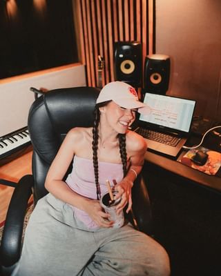 Mar Lucas: Fotos del último día de rodaje con @visa_es 💘 aun con el calor que hacía conseguimos que @desivila98 hiciese 