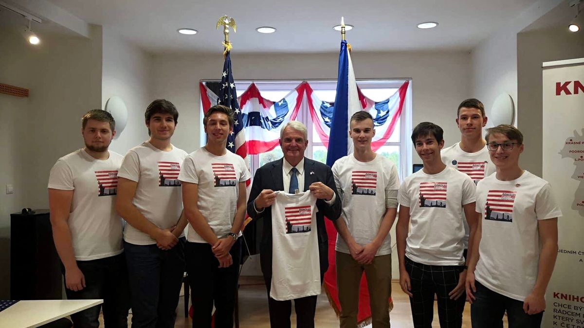 Pomáháme česko-americkým vztahům