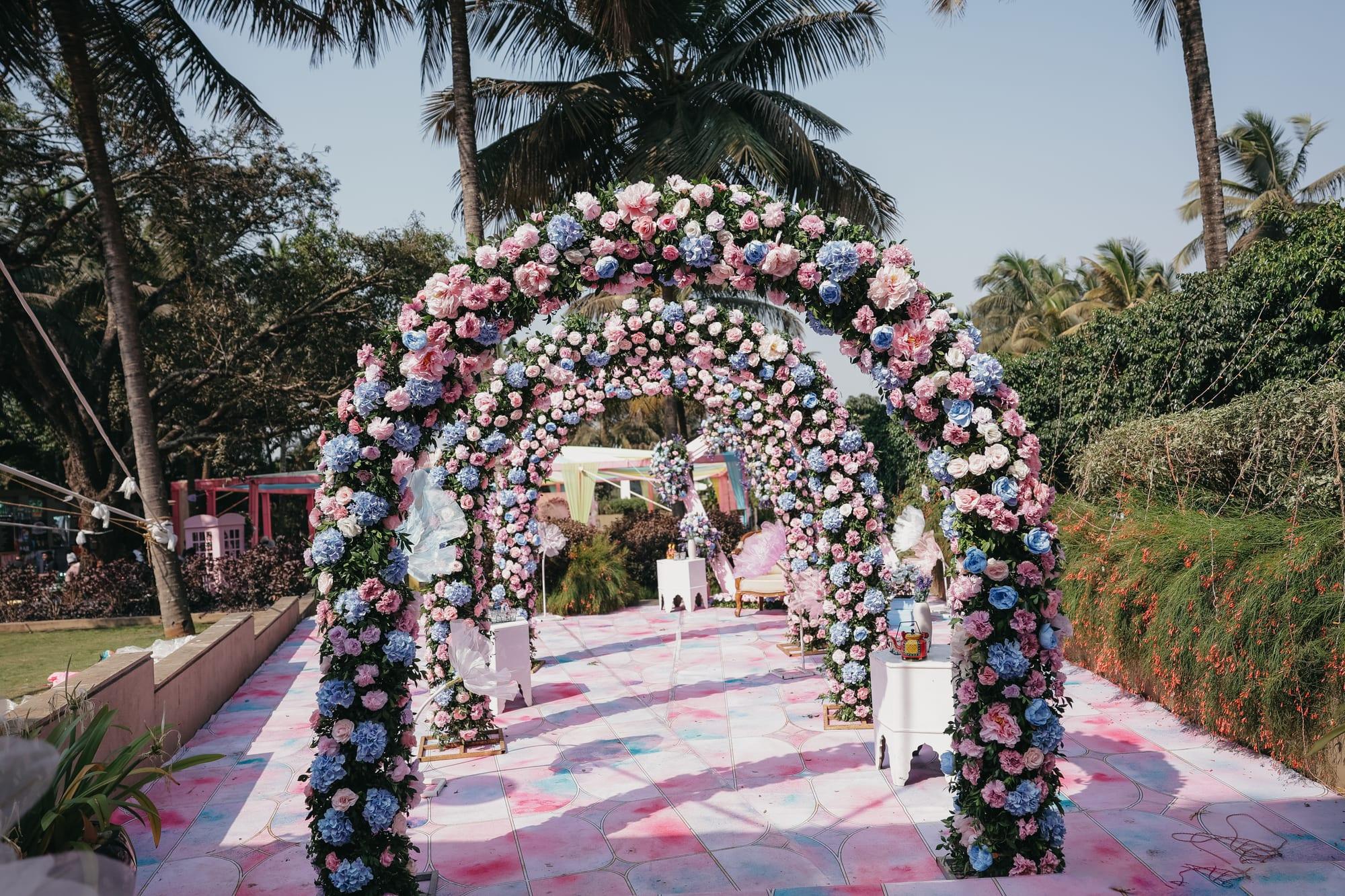 Raksha & Mithil, moment 1
