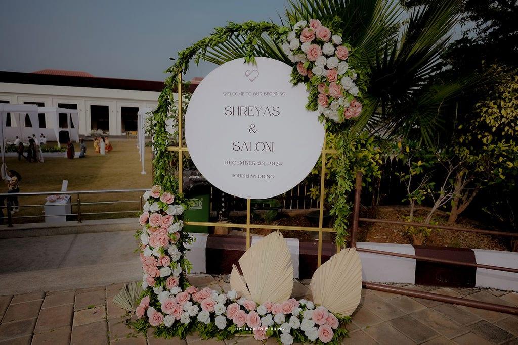 Shreyas & Saloni, moment 2