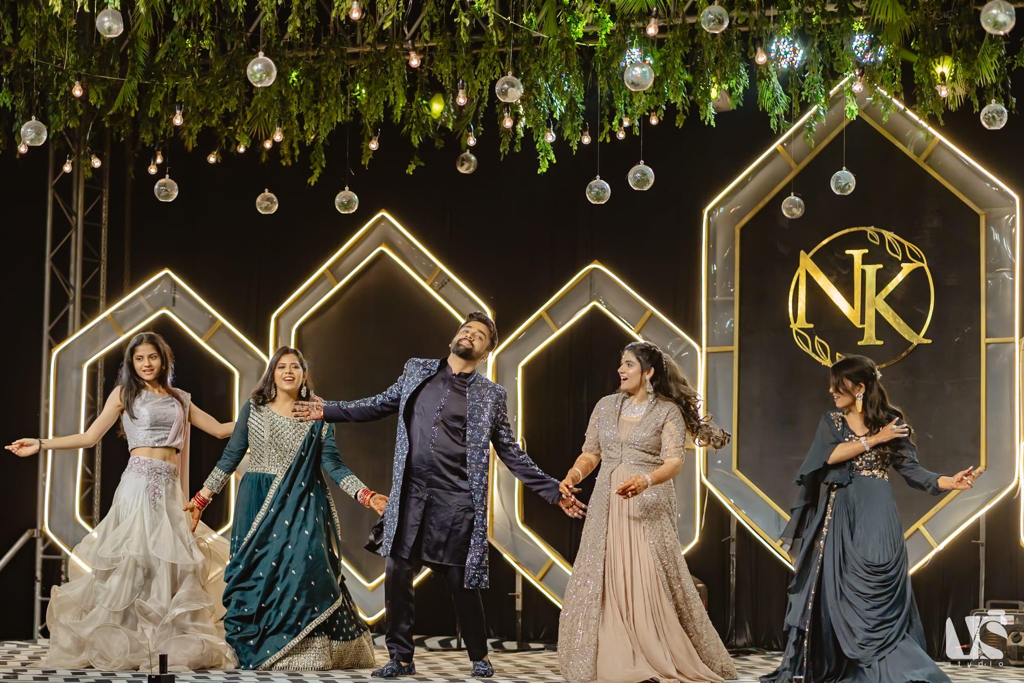 Nishant & Karniar, moment 15