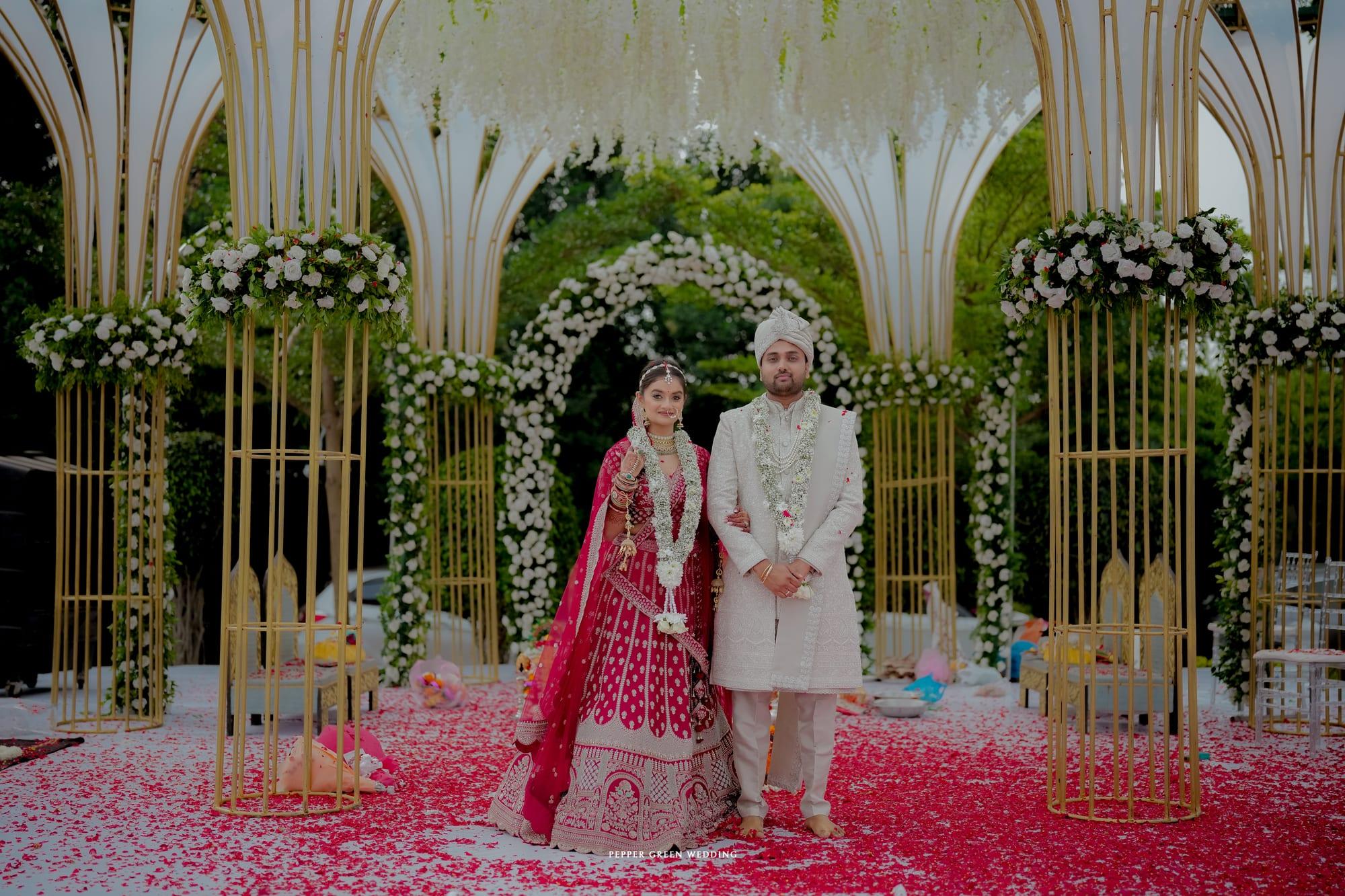 Shreyas & Saloni, moment 4