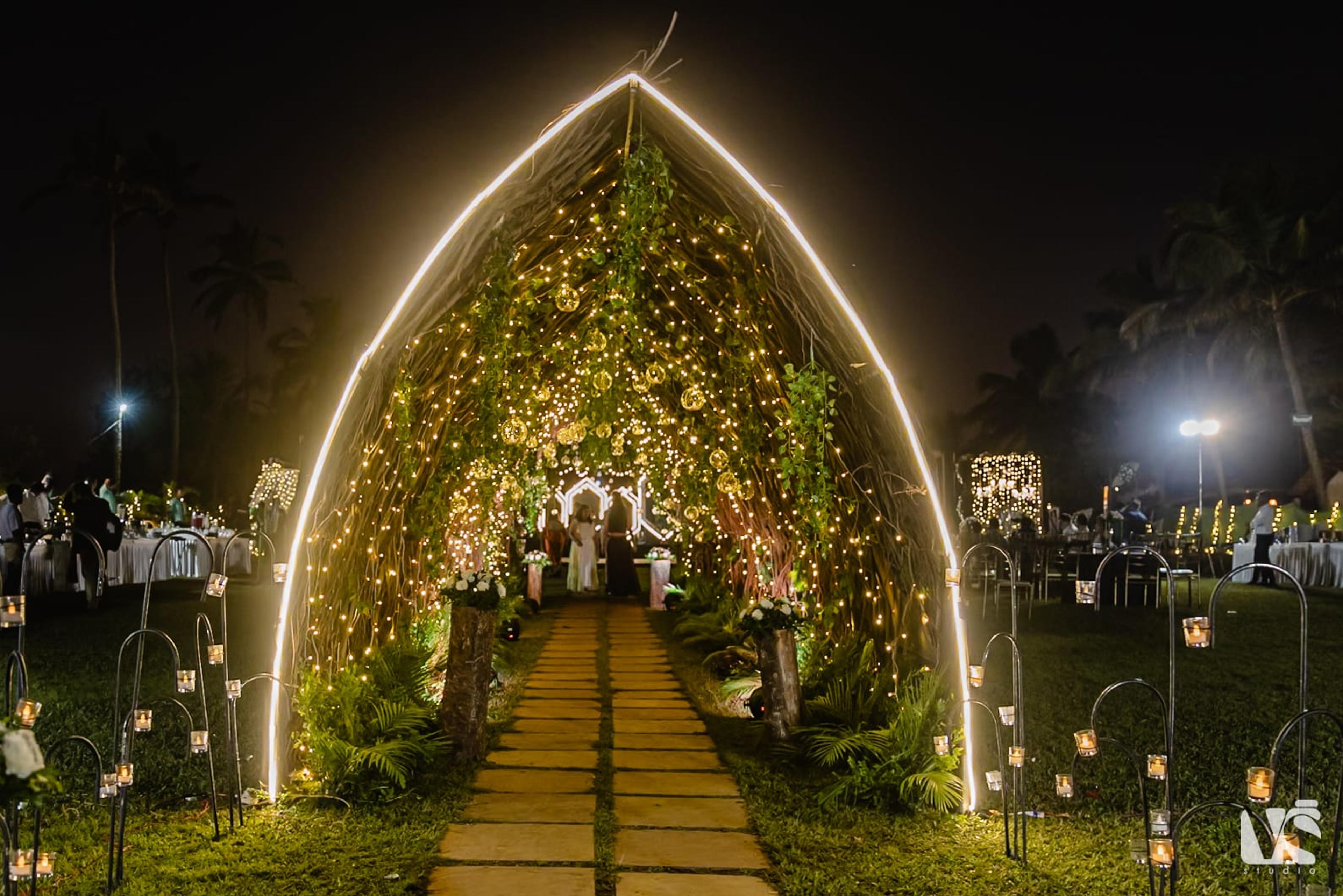 Nishant & Karniar, moment 7