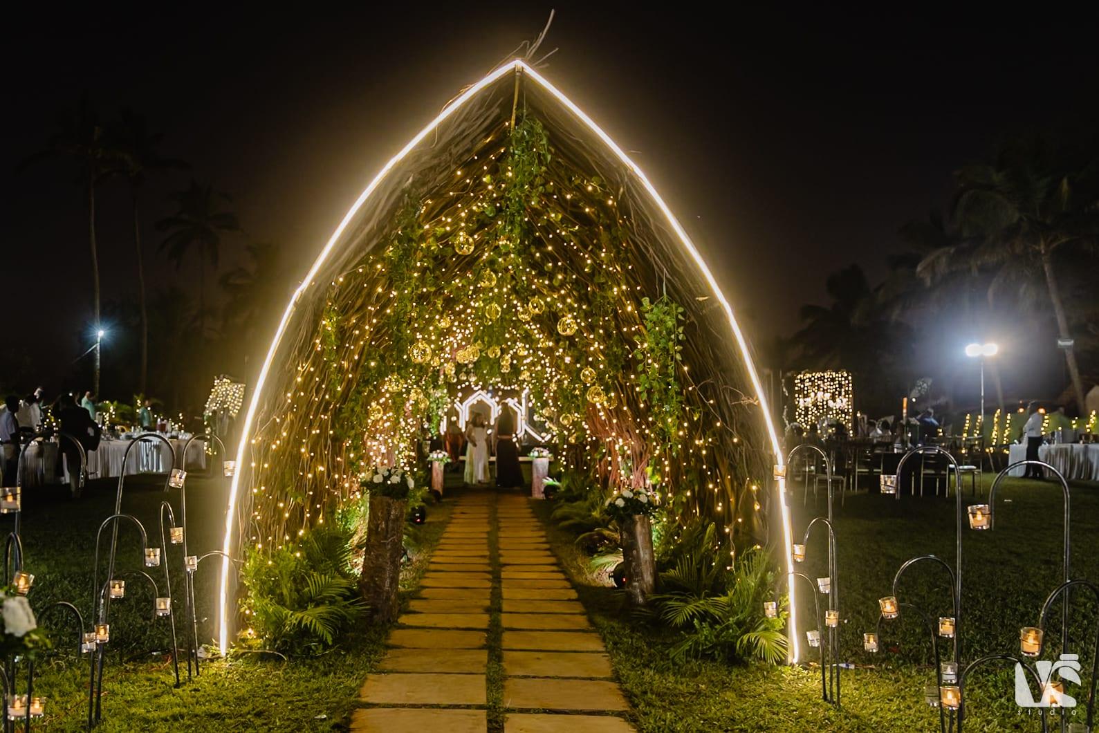 Nishant & Karniar, moment 7