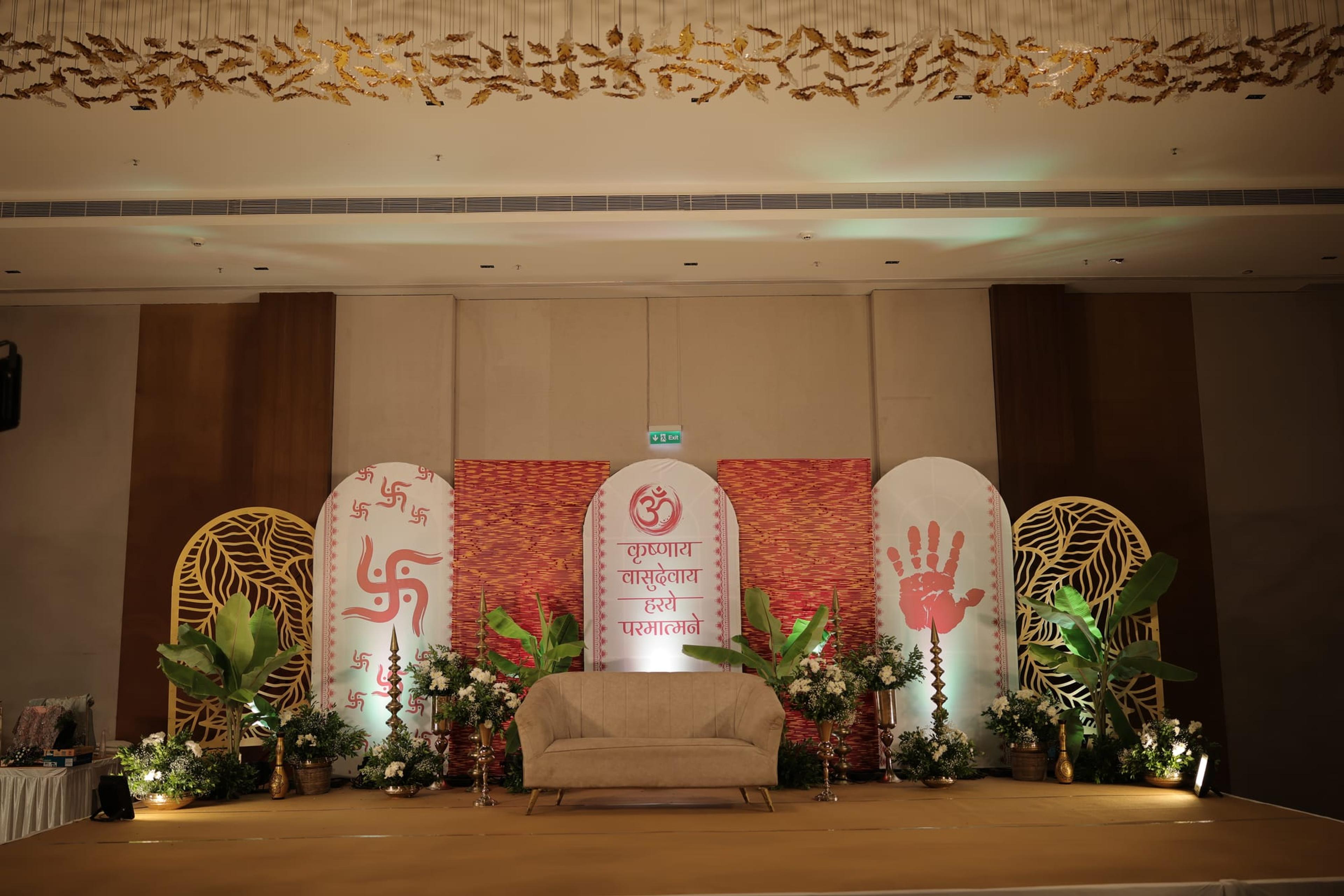 Divya & Rishabh, moment 1