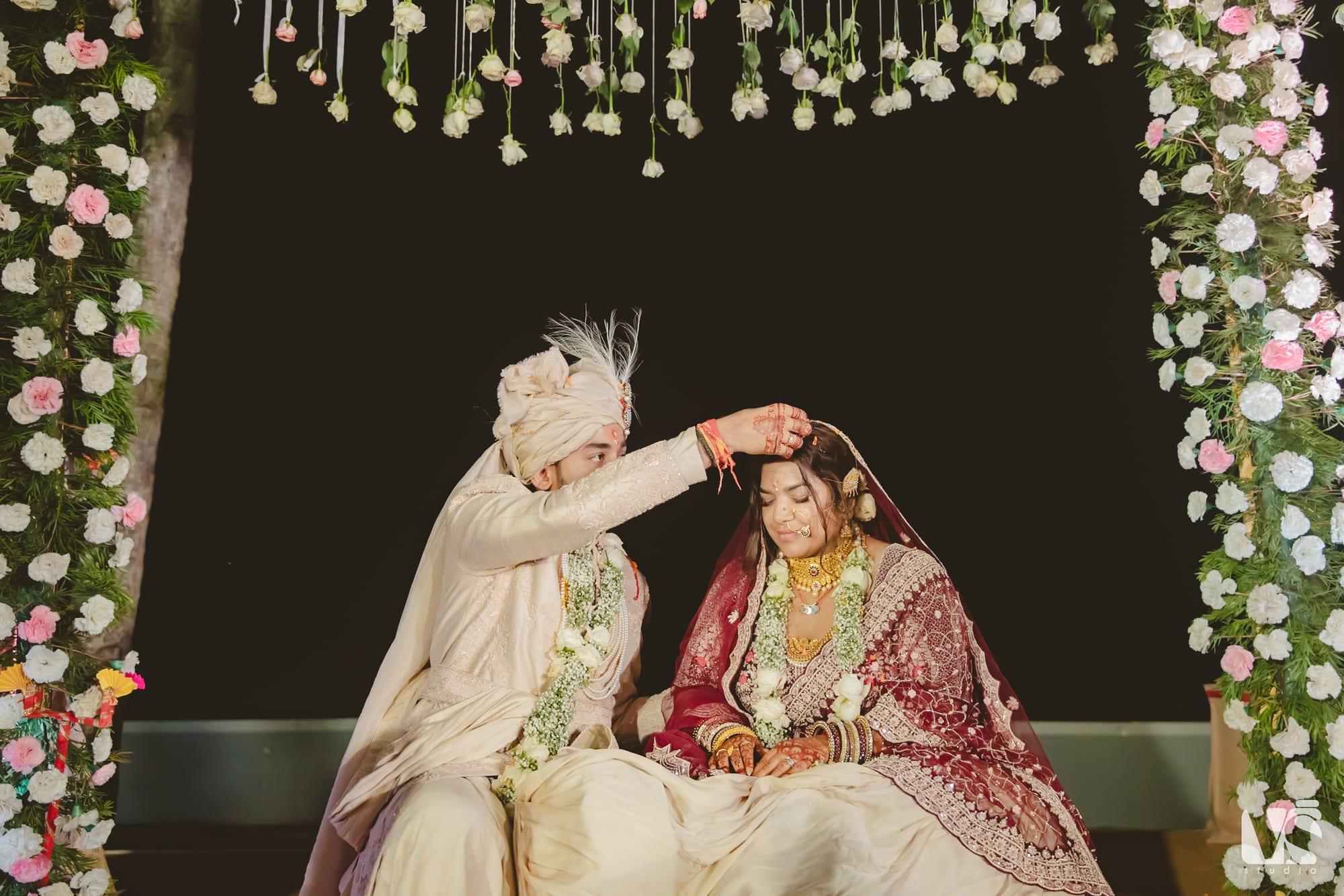 Nishant & Karniar, moment 13