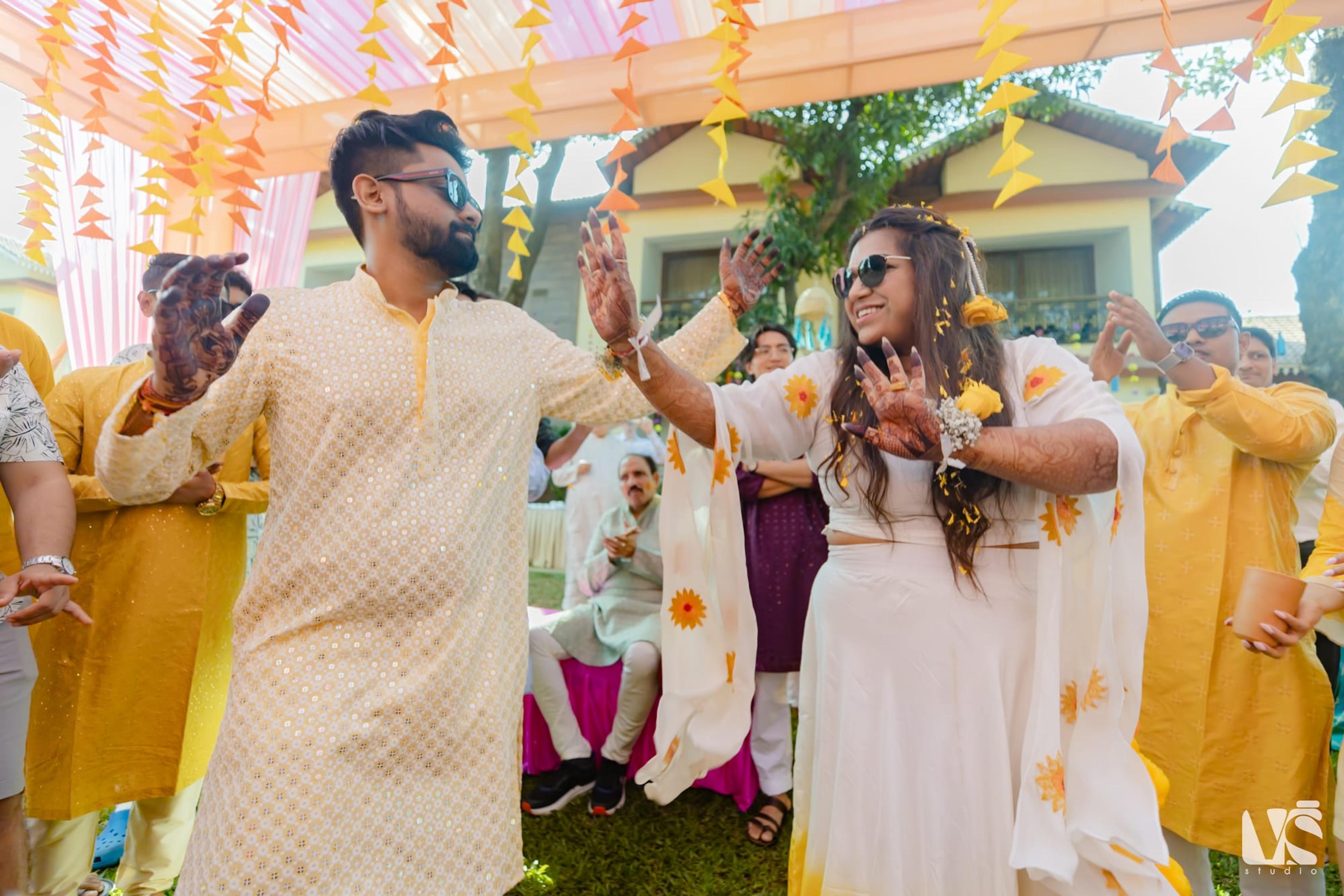 Nishant & Karniar, moment 10