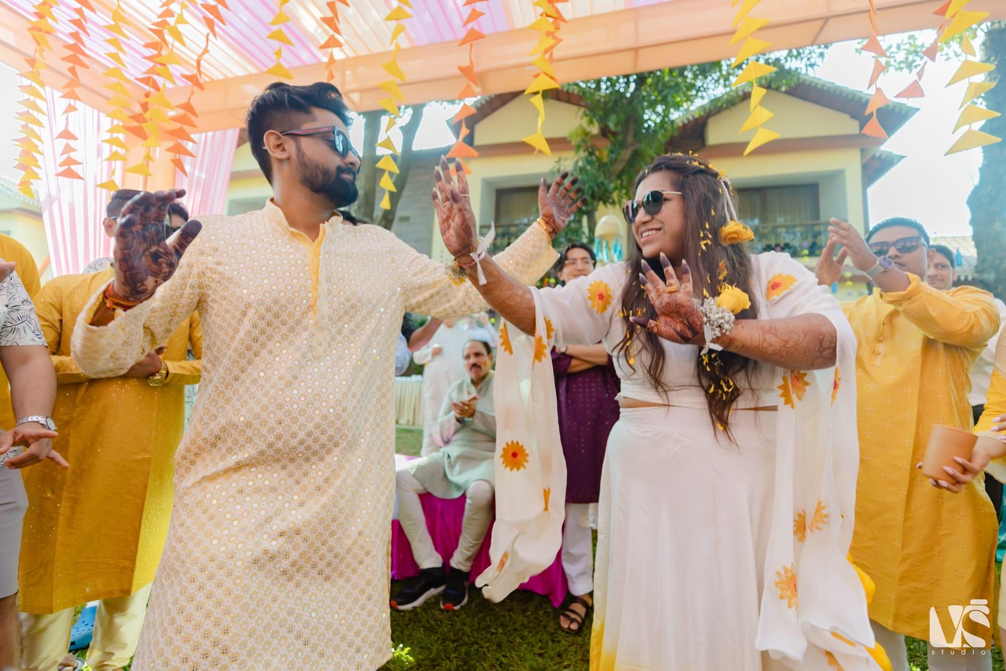 Nishant & Karniar, moment 10