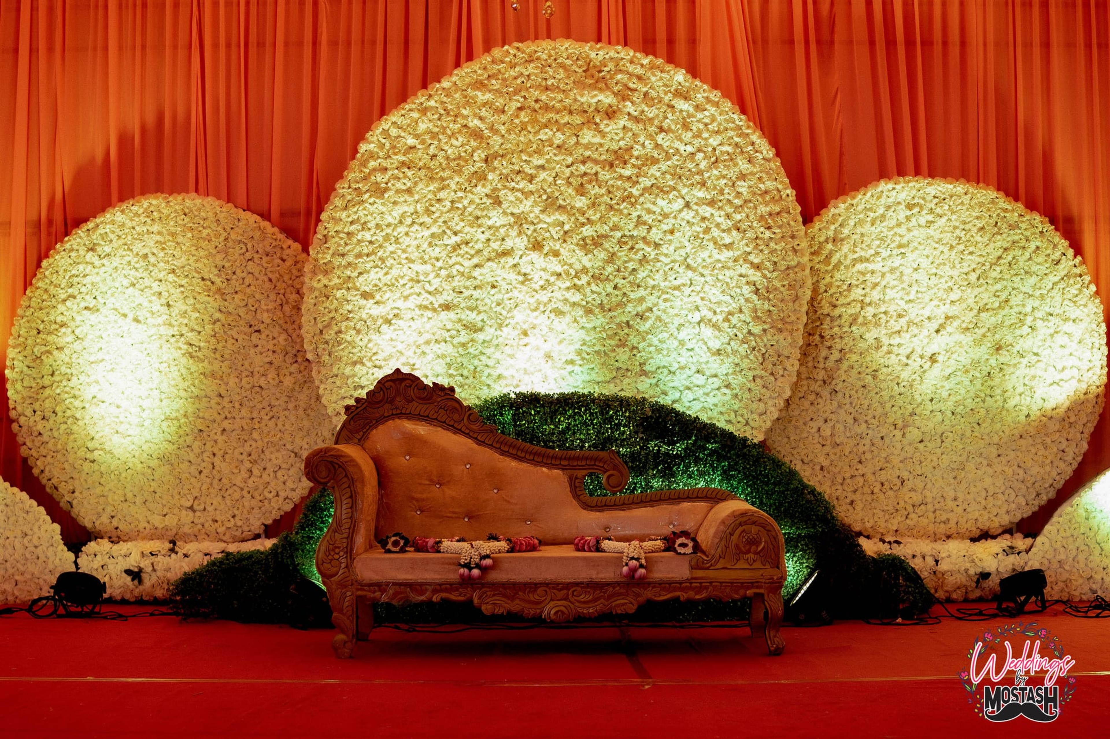 Bhavana & Kartik, moment 2