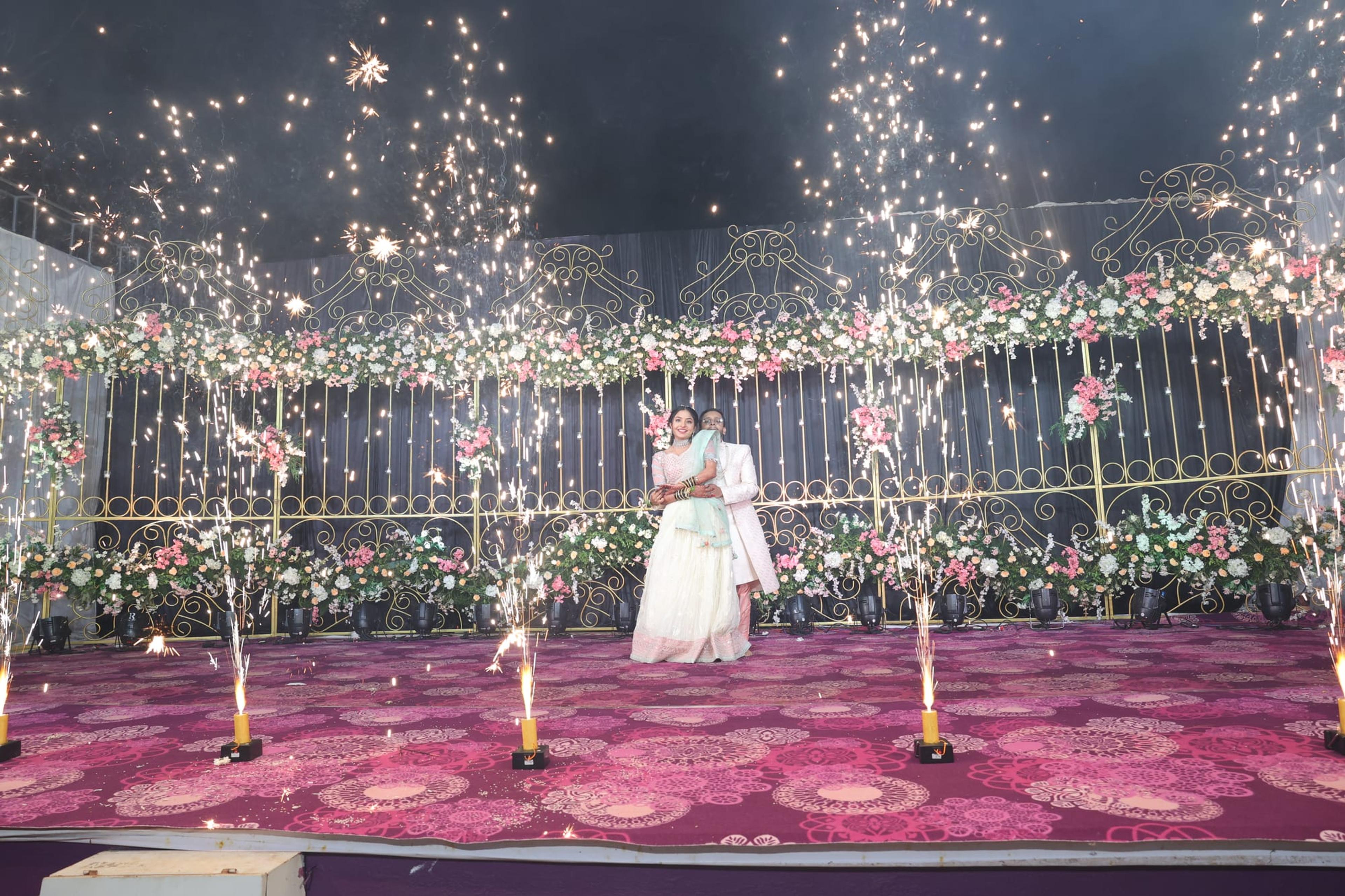 Tushar & Diksha, moment 5