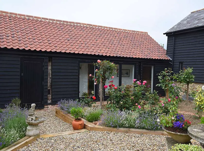 Barn Conversion in Suffolk Fuses Style with Substance