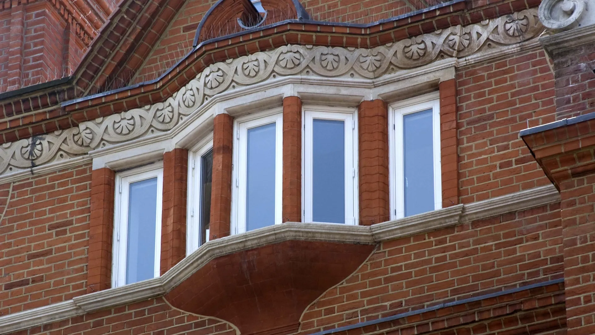 Casement Windows White Exterior 21 - Casement window in White