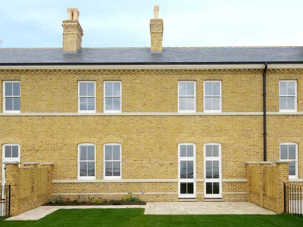 Sash Windows White Exterior 4 - Sash window in White