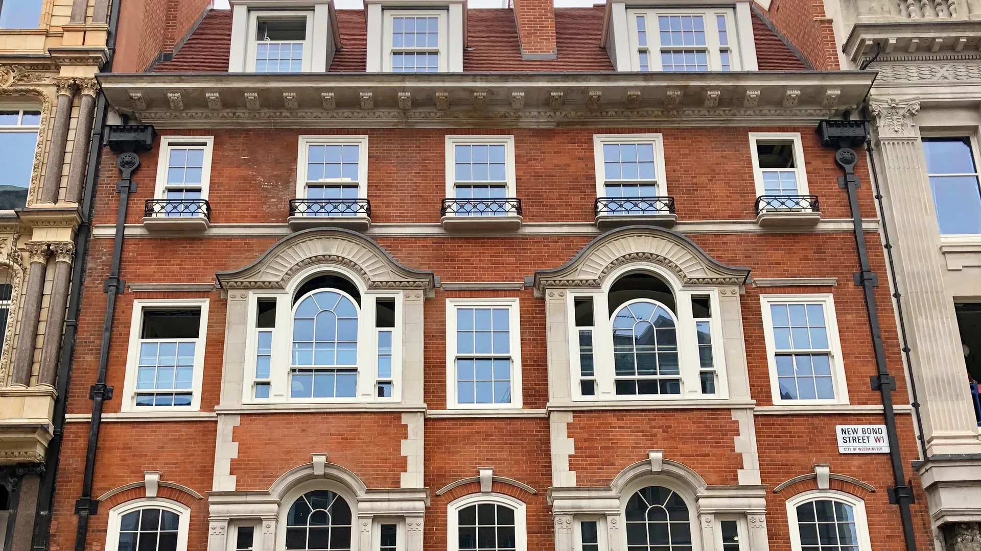 Sash Windows White Exterior 44 - Sash window in White