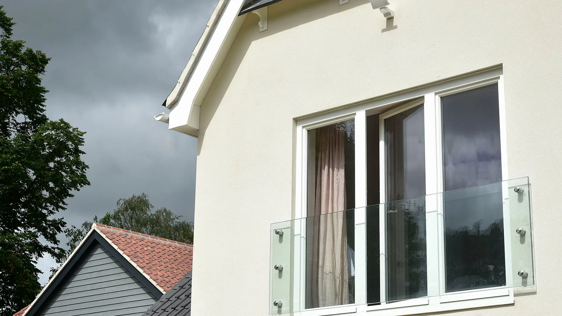 What Are the Benefits of Tilt & Turn Windows?