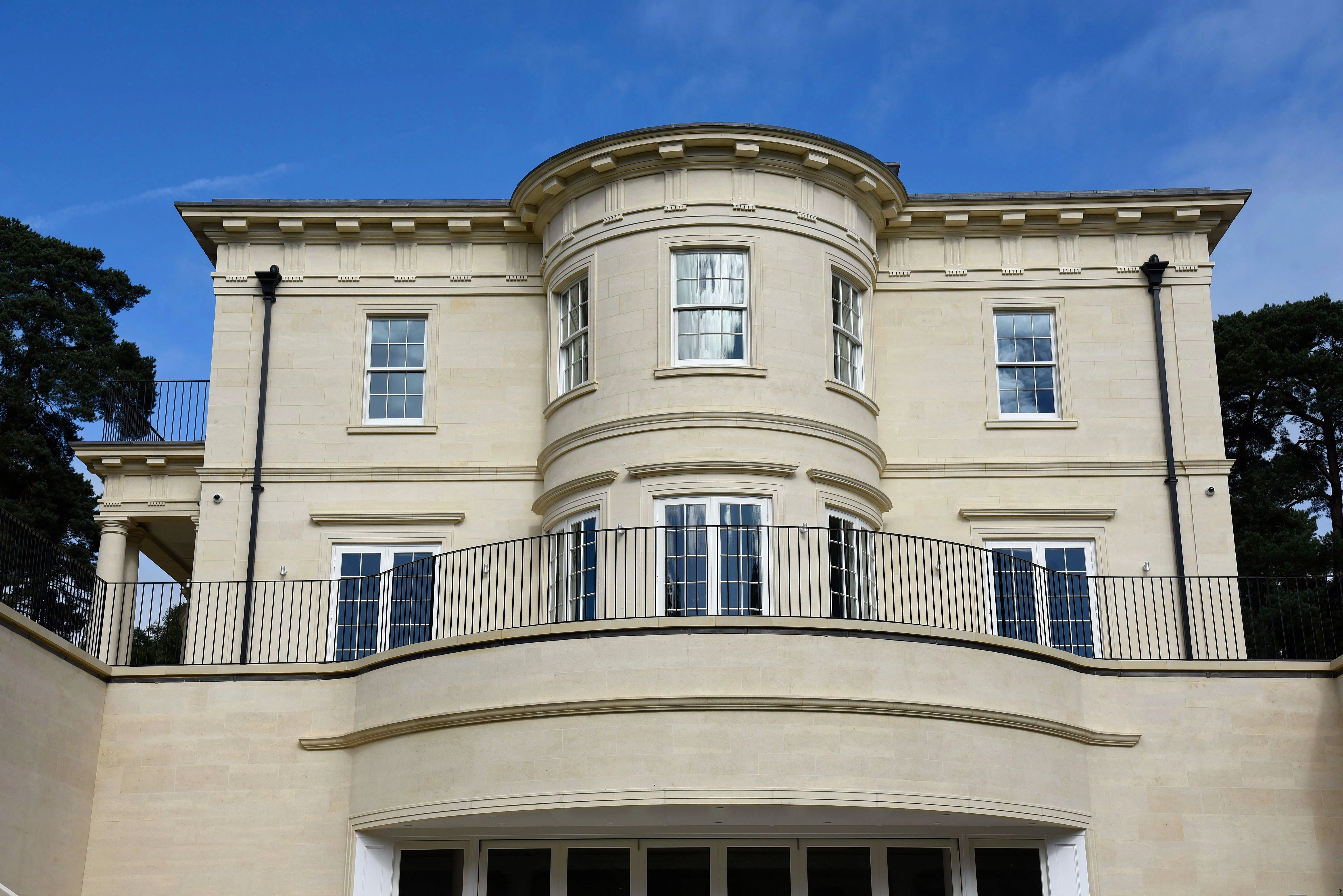 New build mansion on stunning Wentworth estate - 5