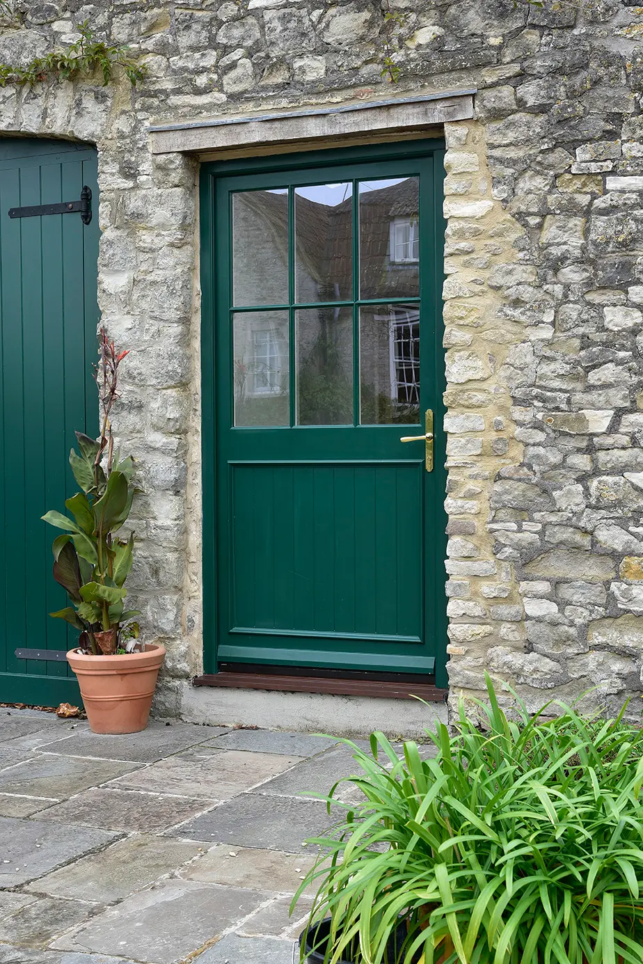 Single door green